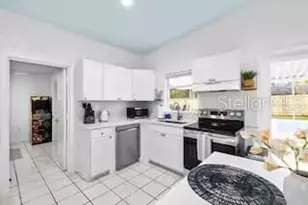 1702 NW 38th Dr, Gainesville, FL 32605 - Photo 5