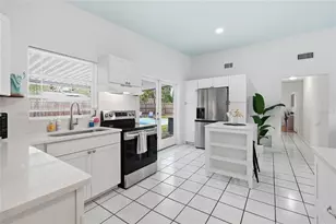 1702 NW 38th Dr, Gainesville, FL 32605 - Photo 13