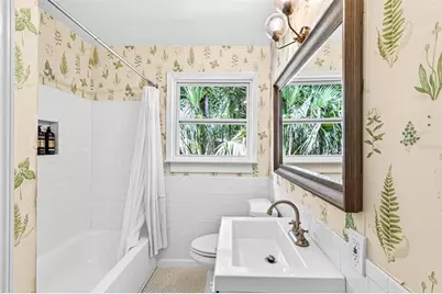 1006 NE 12th Avenue, Gainesville, FL 32601 - Photo 11