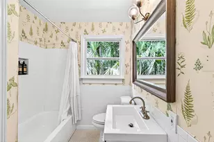 1006 NE 12th Ave, Gainesville, FL 32601 - Photo 11