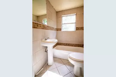 1424 NE 1st Avenue, Gainesville, FL 32641 - Photo 13