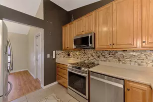 7805 38th Ct E, Sarasota, FL 34243 - Photo 17