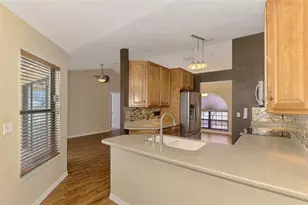 7805 38th Ct E, Sarasota, FL 34243 - Photo 15
