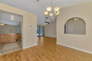 7805 38th Ct E, Sarasota, FL 34243 - Photo 11