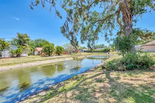 7805 38th Ct E, Sarasota, FL 34243 - Photo 45