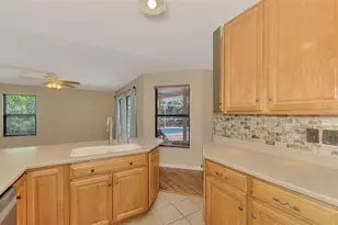 7805 38th Ct E, Sarasota, FL 34243 - Photo 19