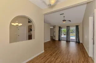 7805 38th Ct E, Sarasota, FL 34243 - Photo 5