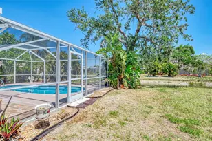 7805 38th Ct E, Sarasota, FL 34243 - Photo 43