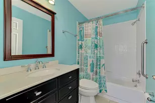 7805 38th Ct E, Sarasota, FL 34243 - Photo 35
