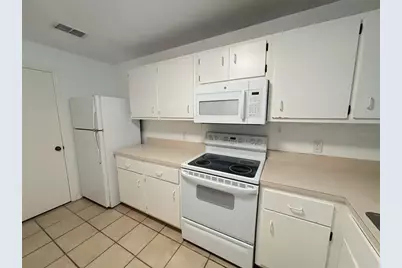4700 SW Archer Road #D30, Gainesville, FL 32608 - Photo 3