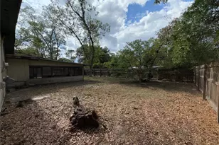 1610 NE 19th Pl, Gainesville, FL 32609 - Photo 17