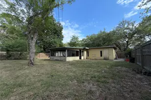 1610 NE 19th Pl, Gainesville, FL 32609 - Photo 15