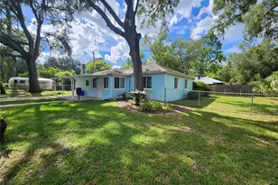 1014 NE 10th Pl, Gainesville, FL 32601 - Photo 3