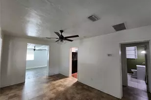 1014 NE 10th Pl, Gainesville, FL 32601 - Photo 19