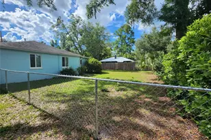 1014 NE 10th Pl, Gainesville, FL 32601 - Photo 5