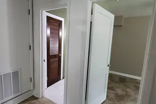 1014 NE 10th Pl, Gainesville, FL 32601 - Photo 45