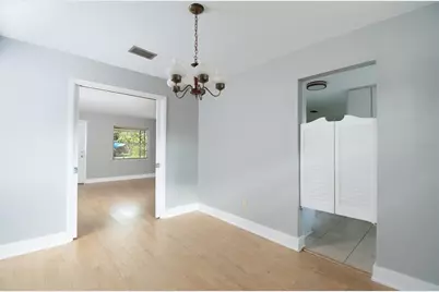 703 NE 6th Place, Gainesville, FL 32601 - Photo 17