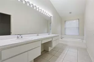 1736 NW 16th Pl, Gainesville, FL 32605 - Photo 13