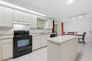 1736 NW 16th Pl, Gainesville, FL 32605 - Photo 7