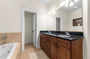 423 NE 2nd Ave, Gainesville, FL 32601 - Photo 17