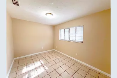 703 SW 69th Terrace #B, Gainesville, FL 32607 - Photo 5