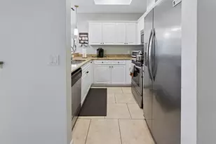 325 NW 14th St, Gainesville, FL 32603 - Photo 15