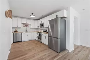 910 NE 24th St, Gainesville, FL 32641 - Photo 9