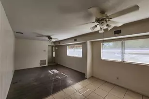 2831 NE 17th Dr, Gainesville, FL 32609 - Photo 7