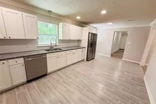 900 NW 39th Dr, Gainesville, FL 32605 - Photo 9