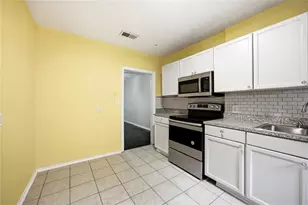 1334 NE 1st Ave, Gainesville, FL 32641 - Photo 9