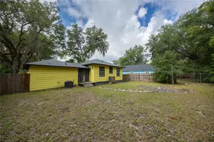 1334 NE 1st Ave, Gainesville, FL 32641 - Photo 17
