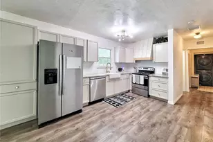 2524 NE 5th Pl, Gainesville, FL 32641 - Photo 5