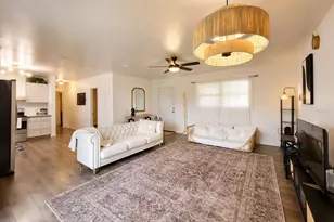 2524 NE 5th Pl, Gainesville, FL 32641 - Photo 3