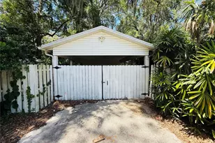 745 NE 10th Ave, Gainesville, FL 32601 - Photo 29