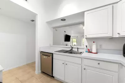 9124 SW 51st Road #302, Gainesville, FL 32608 - Photo 7