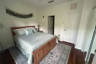 621 SW 10th St, Gainesville, FL 32601 - Photo 7