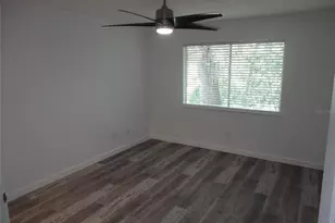 1015 SW 9th St, Gainesville, FL 32601 - Photo 5