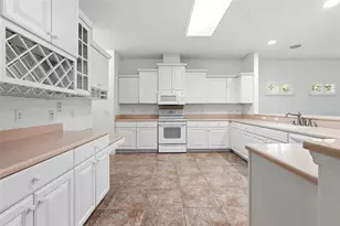 8693 SW 76th Pl, Gainesville, FL 32608 - Photo 13