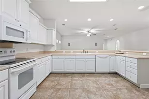 8693 SW 76th Pl, Gainesville, FL 32608 - Photo 15