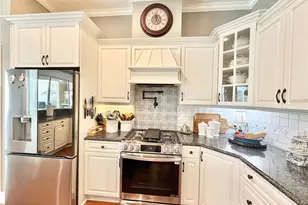8613 SW 39th Ln, Gainesville, FL 32608 - Photo 5