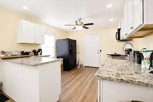 5811 11th St, Zephyrhills, FL 33542 - Photo 11