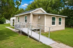 5811 11th St, Zephyrhills, FL 33542 - Photo 1