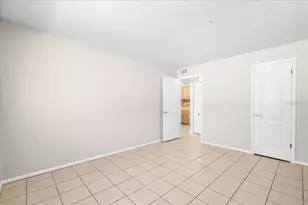 1015 SW 9th St, Gainesville, FL 32601 - Photo 17