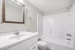 1015 SW 9th St, Gainesville, FL 32601 - Photo 19