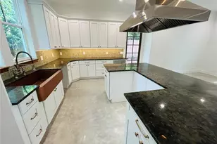 296 NW 12th Ave, Gainesville, FL 32601 - Photo 9