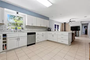 5 SW 41 St, Gainesville, FL 32607 - Photo 7