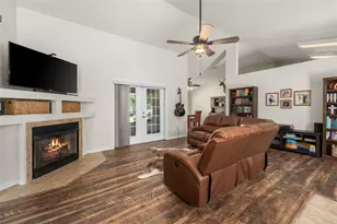 646 NE 2nd St, Williston, FL 32696 - Photo 7