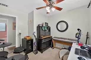 2102 NE 8th St, Gainesville, FL 32609 - Photo 15