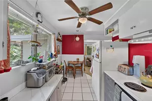 2102 NE 8th St, Gainesville, FL 32609 - Photo 11