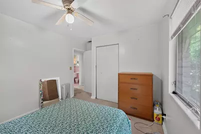 2102 NE 8th Street, Gainesville, FL 32609 - Photo 17